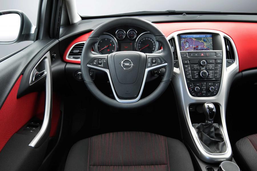 Панель приборов Opel Astra SportsTourer BiTurbo CDTI (J) 2012 года  (фото 3 из 11)